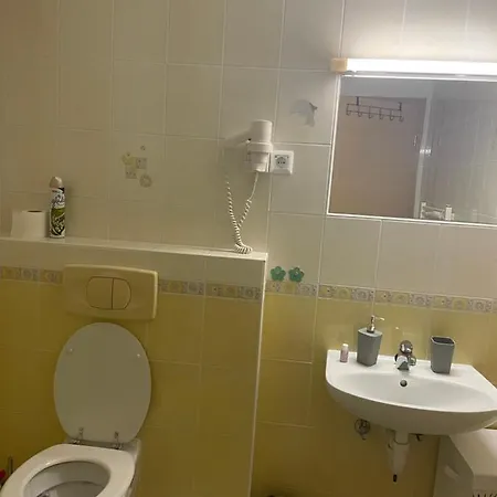 Apartma 16 *
