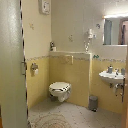 Apartma 16 דירה